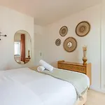 Spacious With Balcony And Parking La Madeleine (Nord)