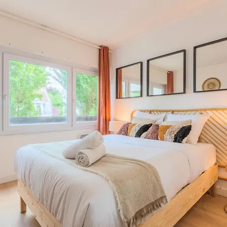 公寓 Spacious With Balcony And Parking