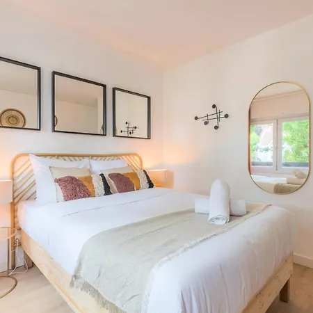 Spacious With Balcony And Parking 拉马德莱娜