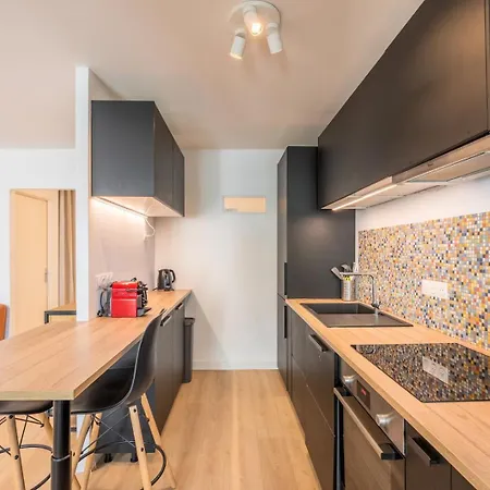 Spacious With Balcony And Parking * La Madeleine (Nord)