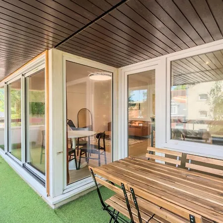 Spacious With Balcony And Parking La Madeleine (Nord)