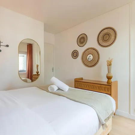 Spacious With Balcony And Parking La Madeleine (Nord)